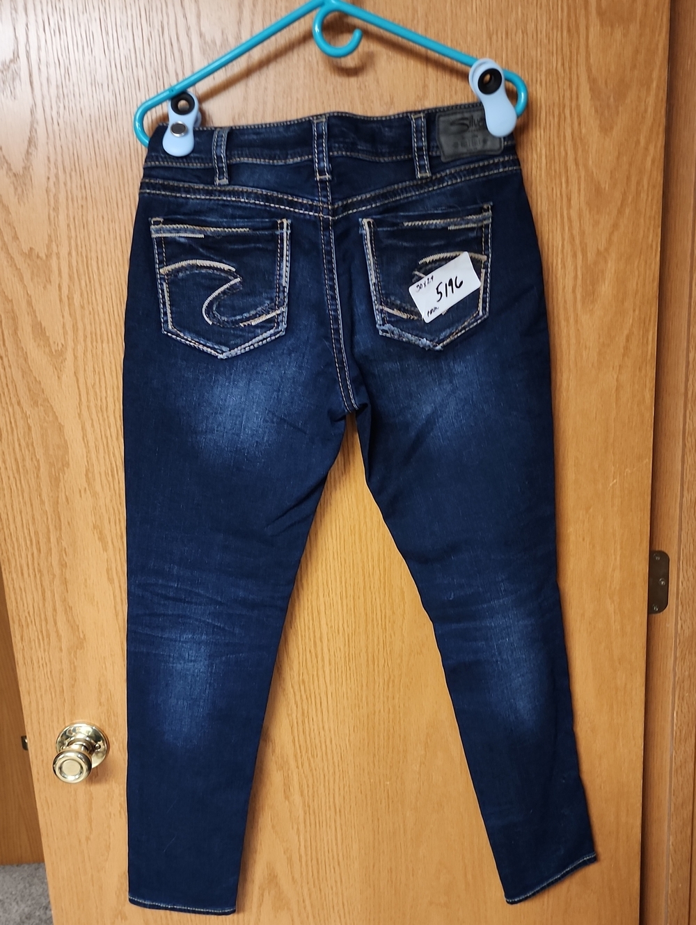 Silver Suki Women’s Jeans - Classic Back Pocket Stitching 30x29 nwot number 5196